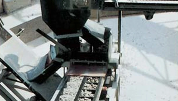 Bandes transporteuses FLEXOWELL avec profils centraux, 2 tailles de gravier, chacune 80 t/h